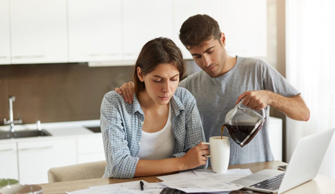 Experiencing financial difficulties? 8 steps to manage the situation